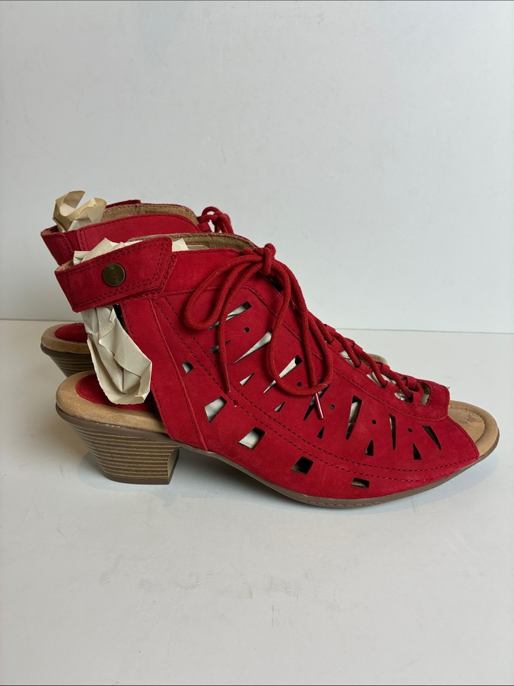 Earth Kristen Sandal Perforated Suede Lace Up Chunky Heel 10D WIDE Bright Red